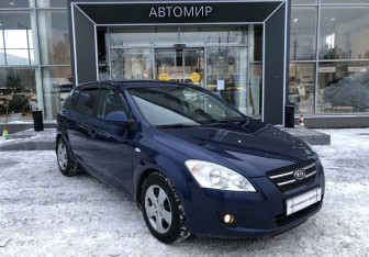 Подержанный автомобиль Kia Ceed Hatchback 2008 года (3 фото)