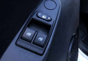 Подержанный автомобиль LADA (ВАЗ) Kalina Hatchback 2013 года (13 фото)