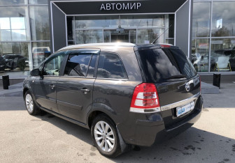 Подержанный автомобиль Opel Zafira Compactvan 2014 года (7 фото)