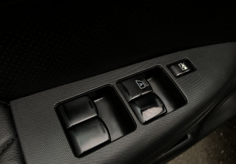 Подержанный автомобиль Nissan Note 2007 года (13 фото)