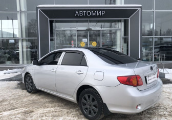 Подержанный автомобиль Toyota Corolla Sedan 2007 года (7 фото)