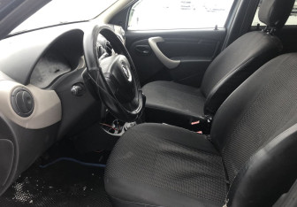 Подержанный автомобиль Renault Logan Sedan 2011 года (9 фото)