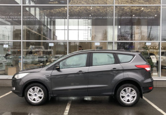 Подержанный автомобиль Ford Kuga 2015 года (8 фото)