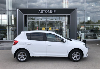 Подержанный автомобиль Renault Sandero 2014 года (4 фото)