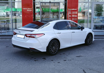 Подержанный автомобиль Toyota Camry Sedan 2022 года (5 фото)