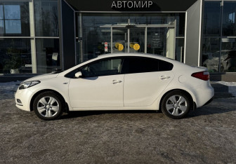 Подержанный автомобиль Kia Cerato Sedan 2015 года (8 фото)