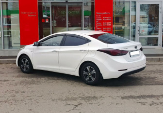 Подержанный автомобиль Hyundai Elantra Sedan 2015 года (7 фото)