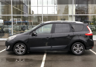 Подержанный автомобиль Renault Scenic 2013 года (8 фото)