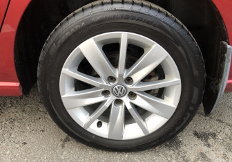 Подержанный автомобиль Volkswagen Polo Sedan 2015 года (15 фото)