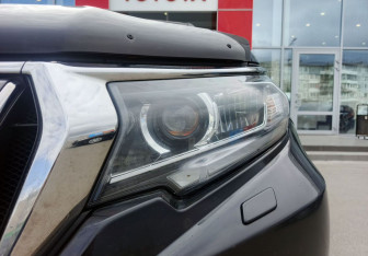 Подержанный автомобиль Toyota Land Cruiser Prado 2019 года (9 фото)