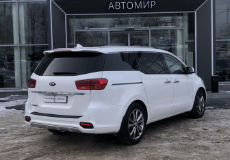 Подержанный автомобиль Kia Carnival 2019 года (5 фото)