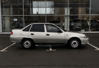 Подержанный автомобиль Daewoo Nexia Sedan 2008 года (4 фото)