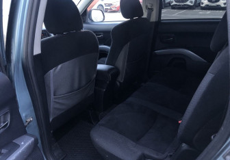 Подержанный автомобиль Mitsubishi Outlander 2007 года (10 фото)