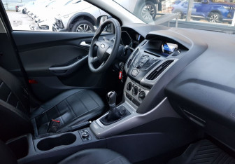 Подержанный автомобиль Ford Focus Sedan 2011 года (9 фото)