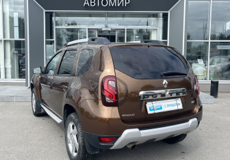 Подержанный автомобиль Renault Duster 2016 года (7 фото)