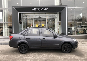 Подержанный автомобиль LADA (ВАЗ) Granta Sedan 2015 года (4 фото)