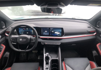 Подержанный автомобиль Geely Coolray 2023 года (10 фото)