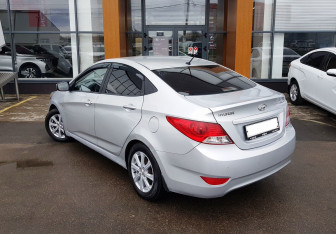Подержанный автомобиль Hyundai Solaris Sedan 2011 года (7 фото)
