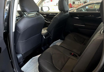 Новый Toyota Highlander 2024 (12 фото)