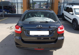 Подержанный автомобиль LADA (ВАЗ) Granta Liftback 2015 года (6 фото)