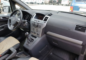 Подержанный автомобиль Opel Zafira Compactvan 2012 года (9 фото)