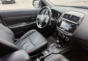 Подержанный автомобиль Mitsubishi ASX 2014 года (14 фото)