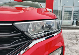 Подержанный автомобиль Volkswagen T-Roc 2020 года (9 фото)
