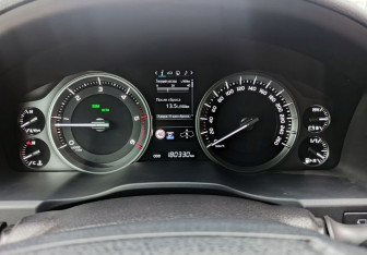 Подержанный автомобиль Toyota Land Cruiser Suv 2016 года (12 фото)