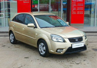 Подержанный автомобиль Kia Rio Hatchback 2011 года (3 фото)