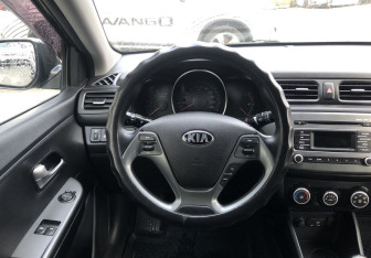 Подержанный автомобиль Kia Rio Sedan 2017 года (12 фото)