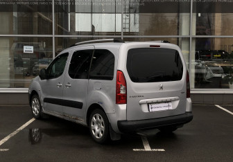 Подержанный автомобиль Peugeot Partner 2009 года (7 фото)
