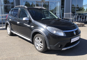 Подержанный автомобиль Renault Sandero 2013 года (3 фото)