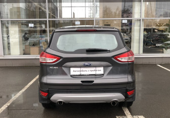 Подержанный автомобиль Ford Kuga 2015 года (6 фото)