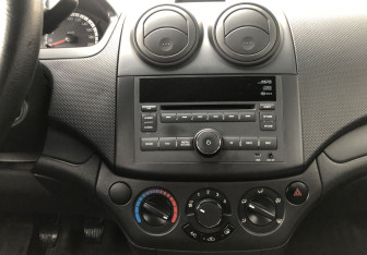 Подержанный автомобиль Chevrolet Aveo Sedan 2011 года (14 фото)