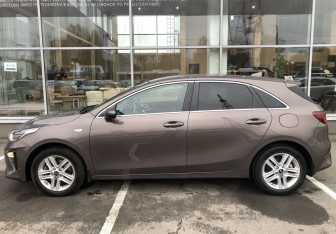 Подержанный автомобиль Kia Ceed Hatchback 2018 года (8 фото)