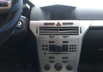 Подержанный автомобиль Opel Astra Sedan 2008 года (14 фото)