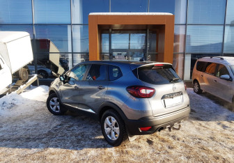 Подержанный автомобиль Renault Kaptur 2020 года (7 фото)