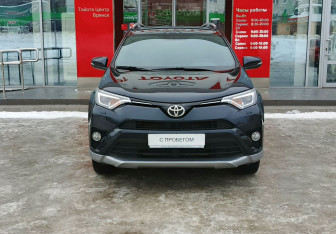 Подержанный автомобиль Toyota RAV4 2016 года (2 фото)