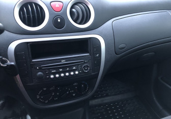 Подержанный автомобиль Citroen C3 Hatchback 2008 года (14 фото)