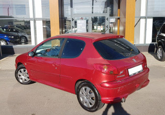 Подержанный автомобиль Peugeot 206 Hatchback 2007 года (7 фото)