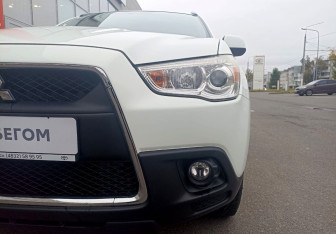 Подержанный автомобиль Mitsubishi ASX 2011 года (9 фото)