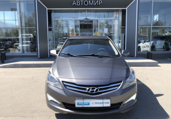 Подержанный автомобиль Hyundai Solaris Sedan 2015 года (2 фото)