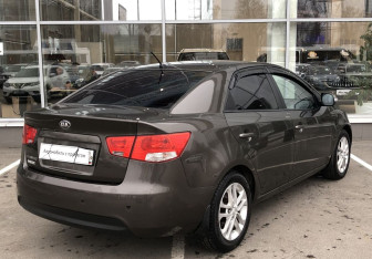 Подержанный автомобиль Kia Cerato Sedan 2009 года (5 фото)