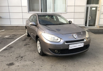 Подержанный автомобиль Renault Fluence 2011 года (3 фото)