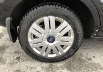 Подержанный автомобиль Ford Fusion 2008 года (15 фото)