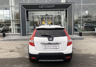 Подержанный автомобиль DongFeng H30 Cross 2015 года (6 фото)