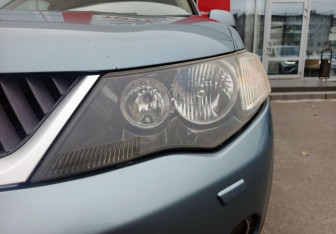 Подержанный автомобиль Mitsubishi Outlander 2008 года (9 фото)