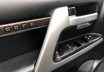 Подержанный автомобиль Toyota Land Cruiser Suv 2020 года (14 фото)