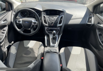 Подержанный автомобиль Ford Focus Sedan 2012 года (10 фото)