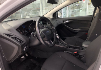 Подержанный автомобиль Ford Focus Hatchback 2017 года (9 фото)